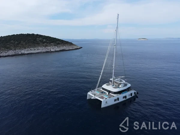 Sunreef 60 - Yacht Charter Sailica