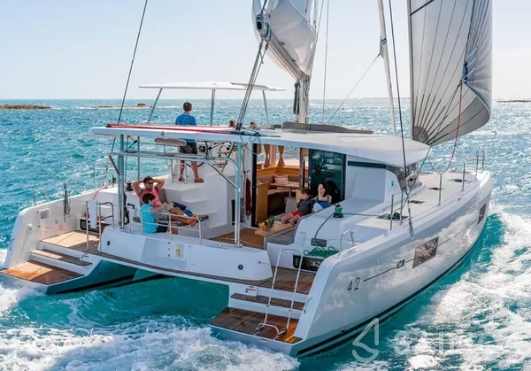 Lagoon 42 - Yacht Charter Sailica