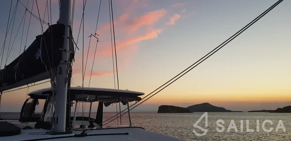 Lagoon 42 - Yacht Charter Sailica