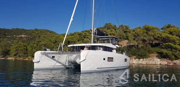 Lagoon 42 - Yacht Charter Sailica
