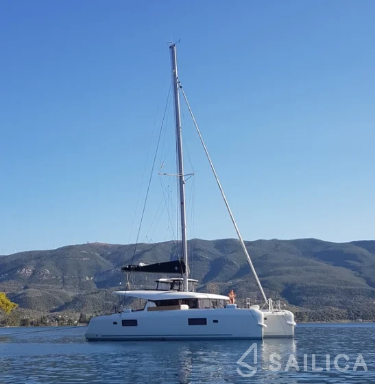 Lagoon 42 - Yacht Charter Sailica