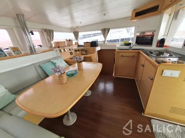 Lagoon 400 - Yacht Charter Sailica