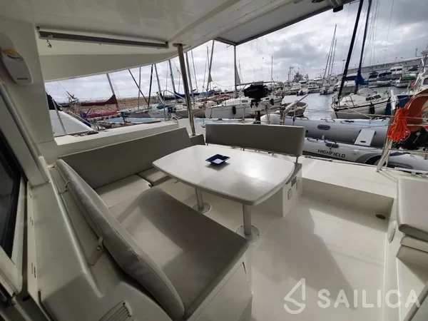 Lagoon 400 - Yacht Charter Sailica