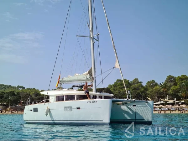 Lagoon 400 - Yacht Charter Sailica