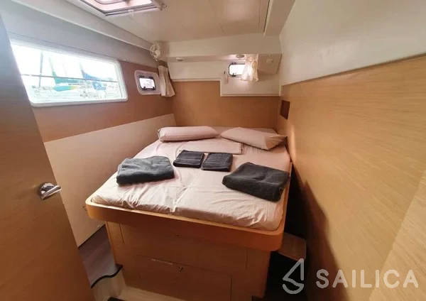Lagoon 400 - Yacht Charter Sailica