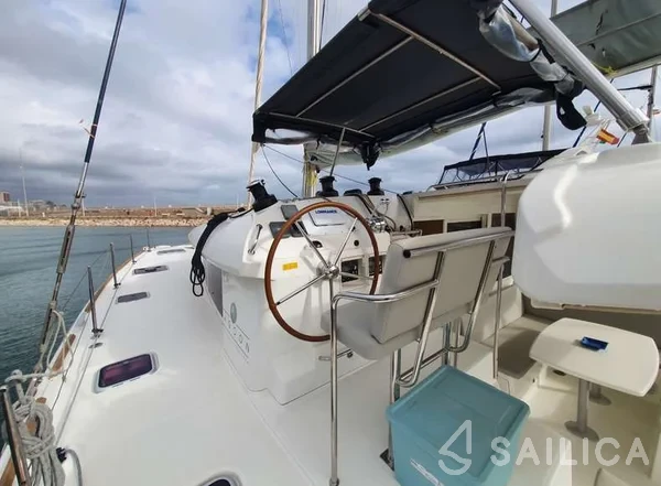 Lagoon 400 - Yacht Charter Sailica