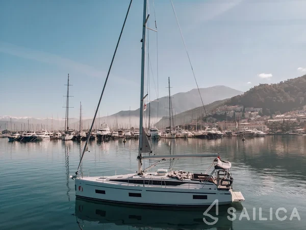 Bavaria C42 - Yacht Charter Sailica