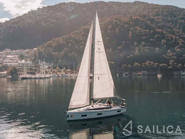 Bavaria C42 - Yacht Charter Sailica