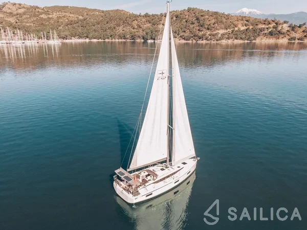 Bavaria C42 - Yacht Charter Sailica