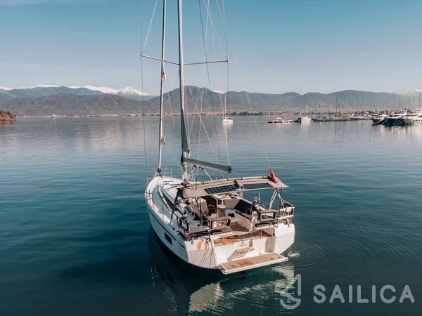 Bavaria C42 - Yacht Charter Sailica