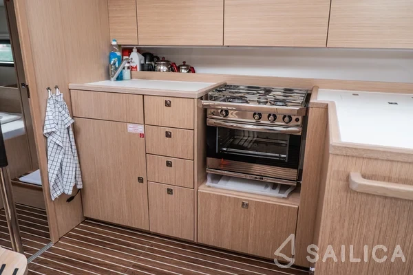 Bavaria C42 - Yacht Charter Sailica