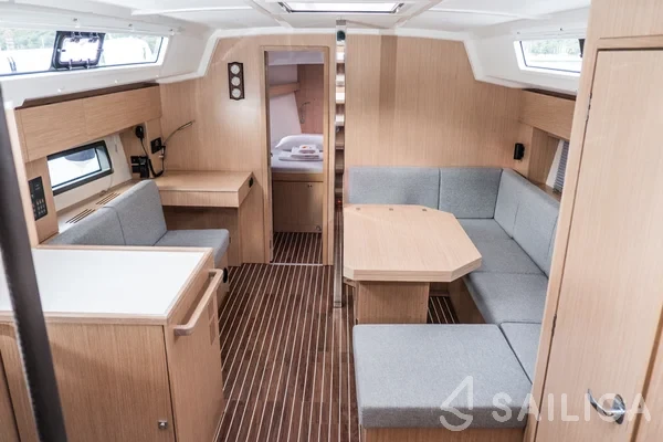 Bavaria C42 - Yacht Charter Sailica