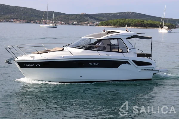 Bavaria 33 Sport - Yacht Charter Sailica