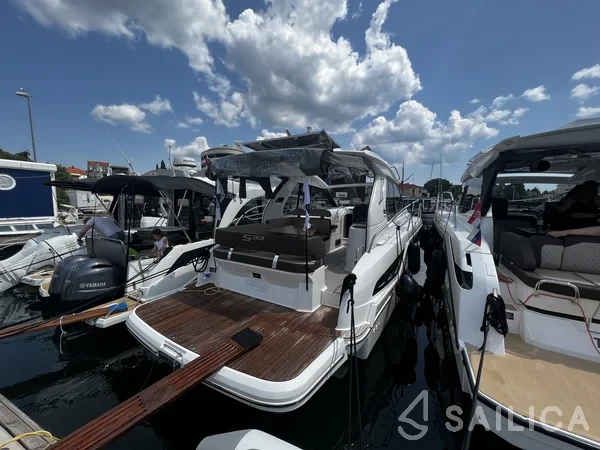 Bavaria 33 Sport - Yacht Charter Sailica