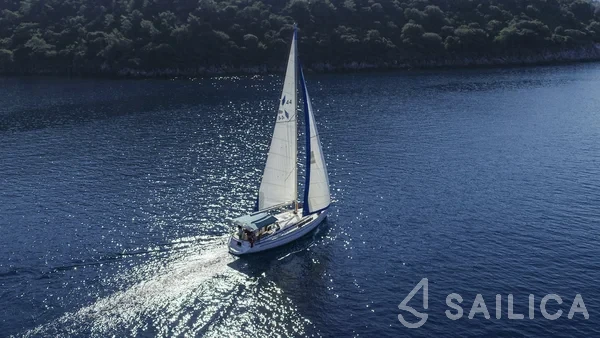 Bavaria 44 - Yacht Charter Sailica