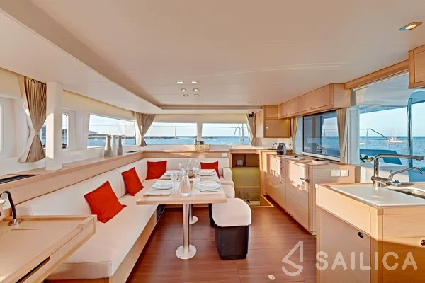 Lagoon 450  Flybridge - Yacht Charter Sailica