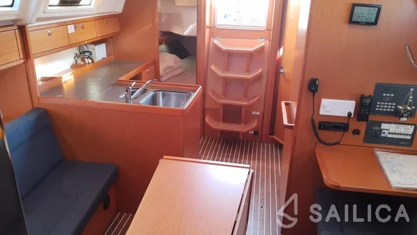 Bavaria 37 Cruiser - Yacht Charter Sailica