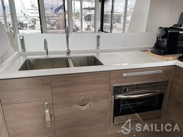 Bali 4.6 - Yacht Charter Sailica