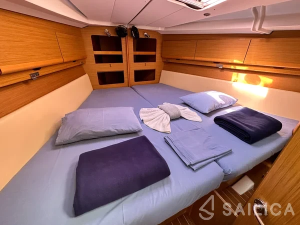 Sun Odyssey 44i - Yacht Charter Sailica