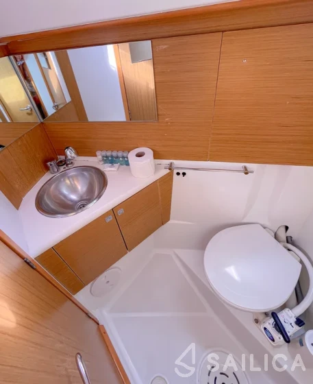 Sun Odyssey 44i - Yacht Charter Sailica
