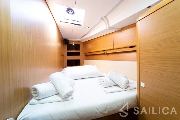 Sun Odyssey 44i - Yacht Charter Sailica