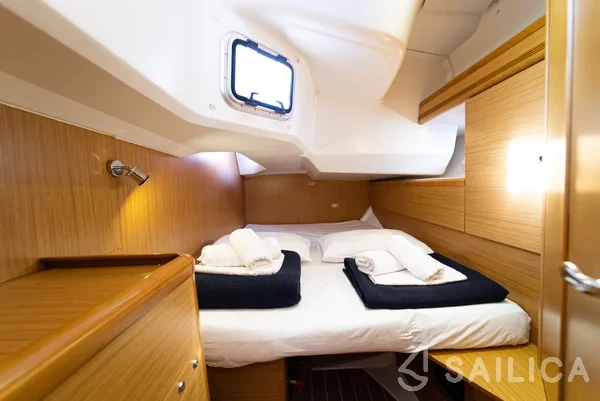 Sun Odyssey 44i - Yacht Charter Sailica