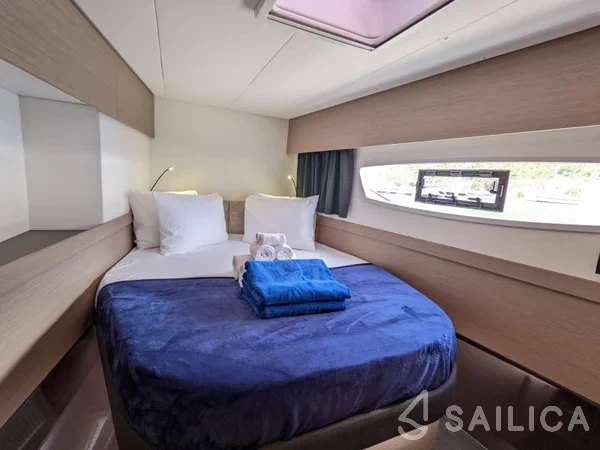 Astréa 42 - Yacht Charter Sailica