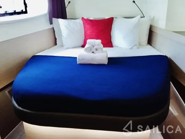 Astréa 42 - Yacht Charter Sailica