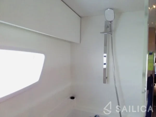 Astréa 42 - Yacht Charter Sailica