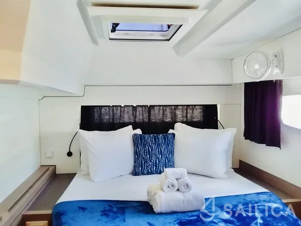 Astréa 42 - Yacht Charter Sailica