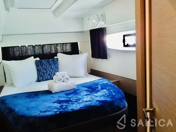 Astréa 42 - Yacht Charter Sailica