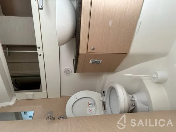 Jeanneau 51 - Yacht Charter Sailica