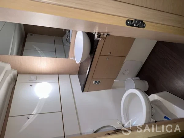Jeanneau 51 - Yacht Charter Sailica