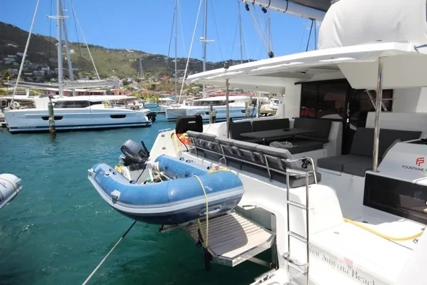 Astréa 42 - Yacht Charter Sailica
