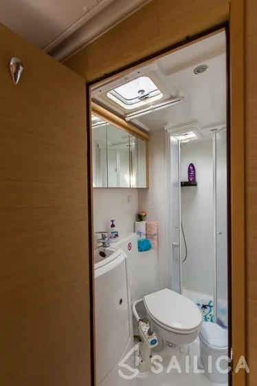 Lagoon 420 - Yacht Charter Sailica