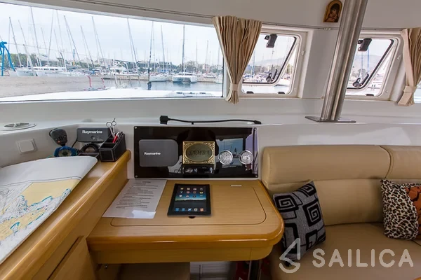 Lagoon 420 - Yacht Charter Sailica