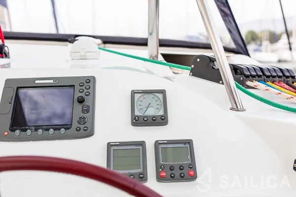 Lagoon 420 - Yacht Charter Sailica