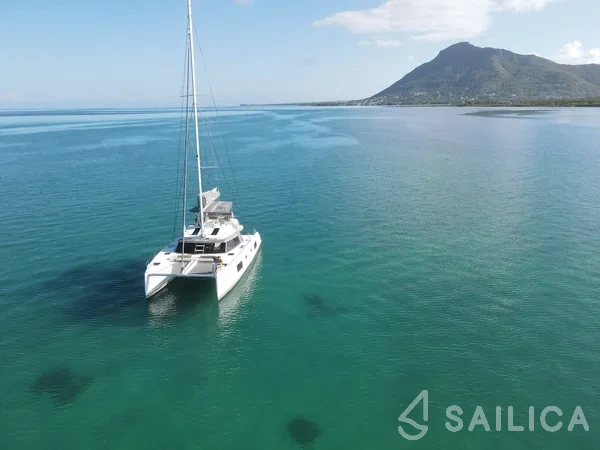 Nautitech 46 Fly - Yacht Charter Sailica