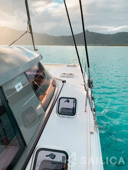 Nautitech 40 open NEW - 4 + 2 cab. - Yacht Charter Sailica