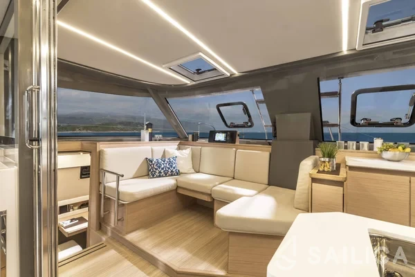 Nautitech 40 open NEW - 4 + 2 cab. - Yacht Charter Sailica