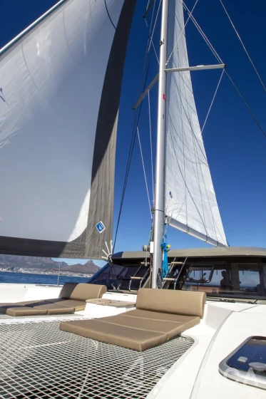 Nautitech 40 open NEW - 4 + 2 cab. - Yacht Charter Sailica