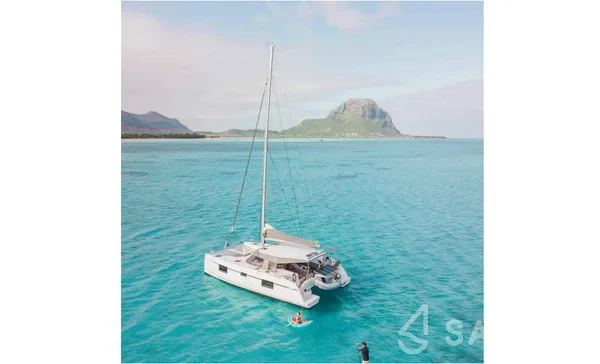 Nautitech 40 open NEW - 4 + 2 cab. - Yacht Charter Sailica