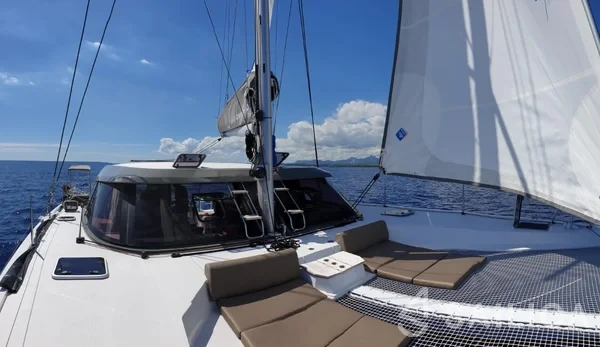 Nautitech 40 open NEW - 4 + 2 cab. - Yacht Charter Sailica