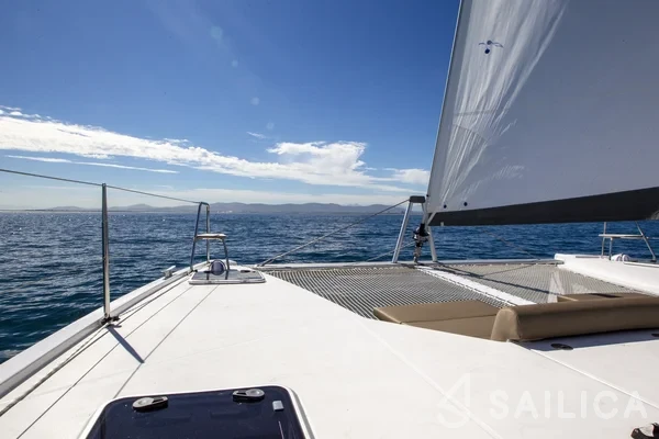 Nautitech 40 open NEW - 4 + 2 cab. - Yacht Charter Sailica