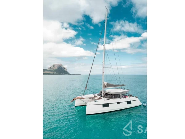 Nautitech 40 open NEW - 4 + 2 cab. - Yacht Charter Sailica