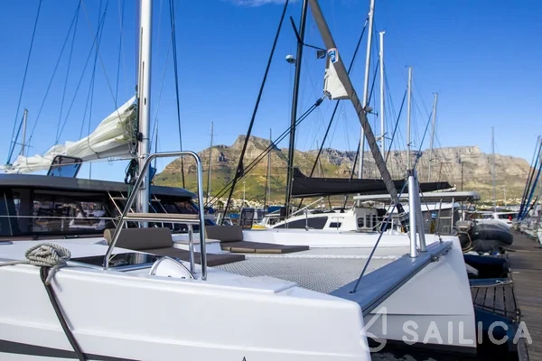 Nautitech 40 open NEW - 4 + 2 cab. - Yacht Charter Sailica