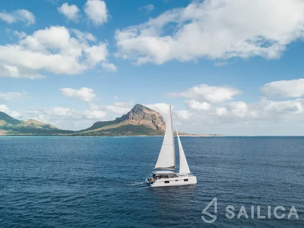Nautitech 40 open NEW - 4 + 2 cab. - Yacht Charter Sailica