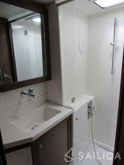 Lagoon 450 S - 4 + 2 cab. - Yacht Charter Sailica