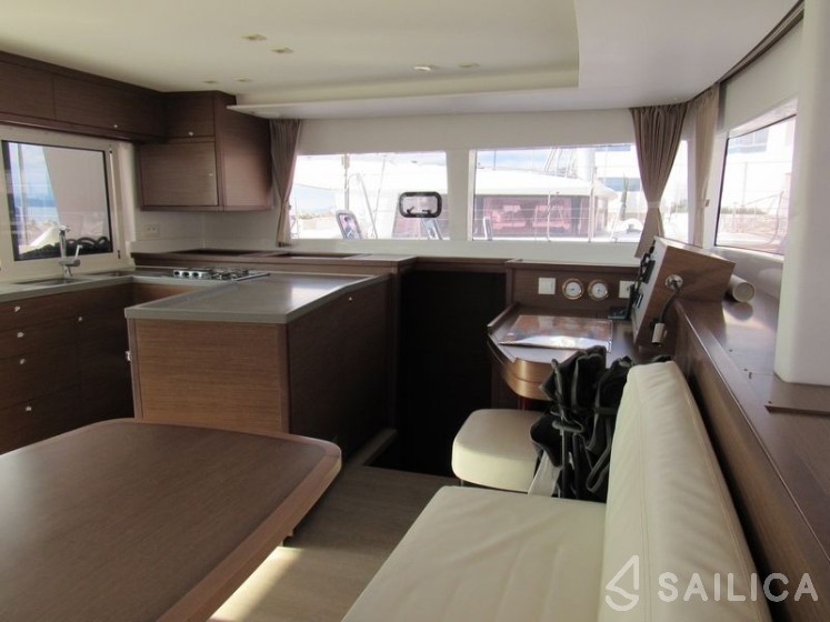 Lagoon 450 S - 4 + 2 cab. - Yacht Charter Sailica