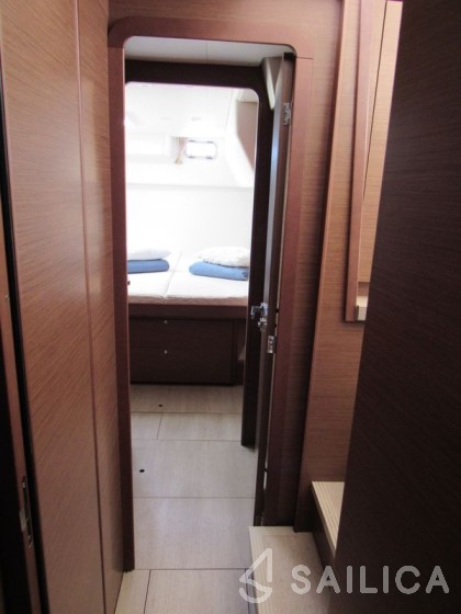 Lagoon 450 S - 4 + 2 cab. - Yacht Charter Sailica